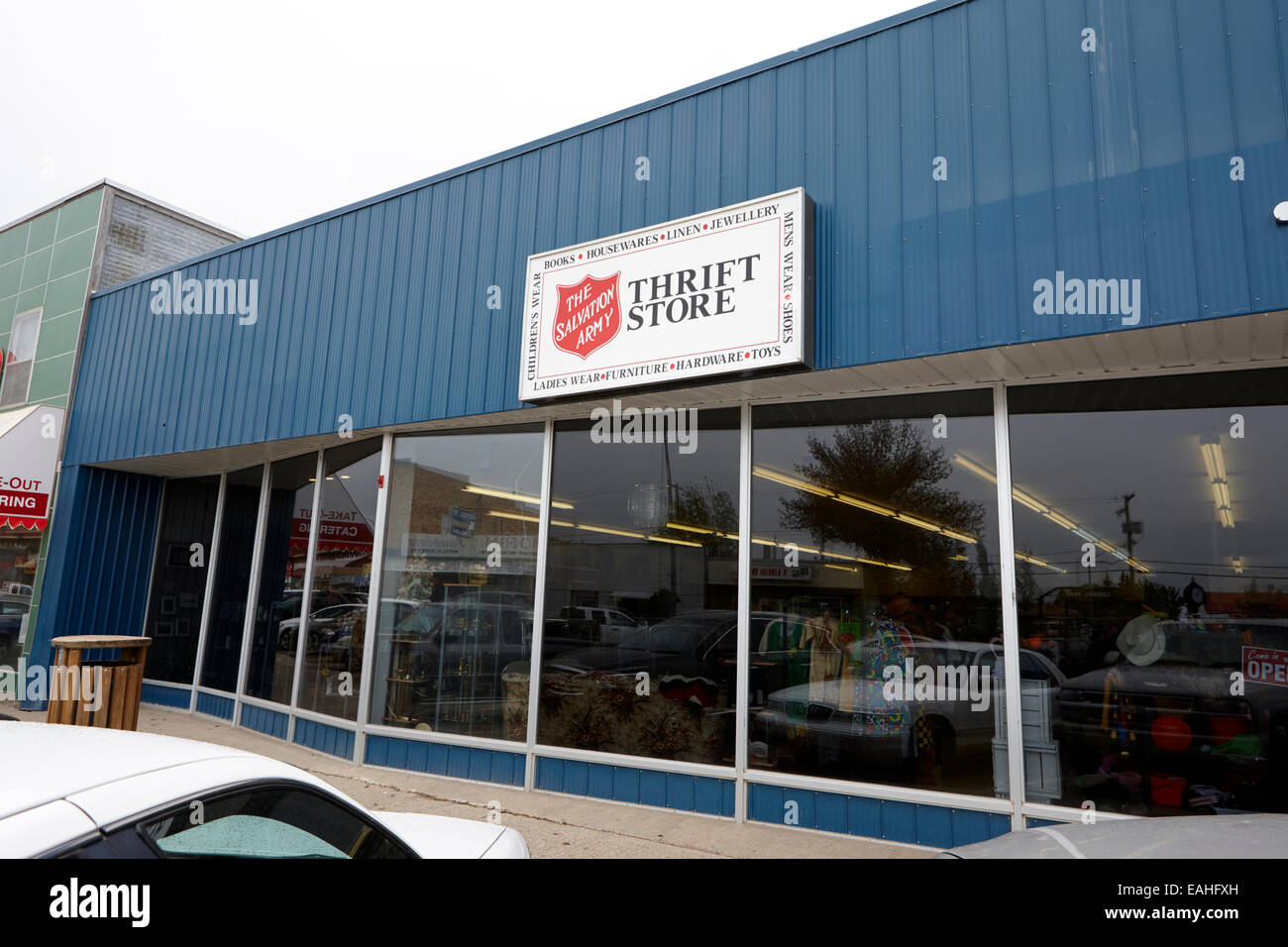 L'Esercito della salvezza la parsimonia store sulla prima strada assiniboia sk Canada Foto Stock