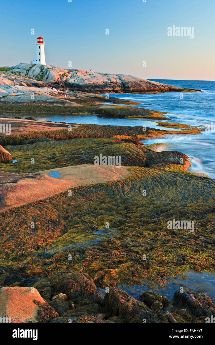 Peggy's Cove Ligthhouse al tramonto, Peggy's Cove, St Margarets Bay, Lighthouse Route, Highway 333, Nova Scotia, Canada. Foto Stock