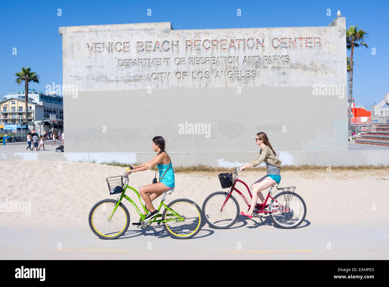 Escursioni in bicicletta a Venice Beach, Los Angeles, California, Stati Uniti d'America Foto Stock