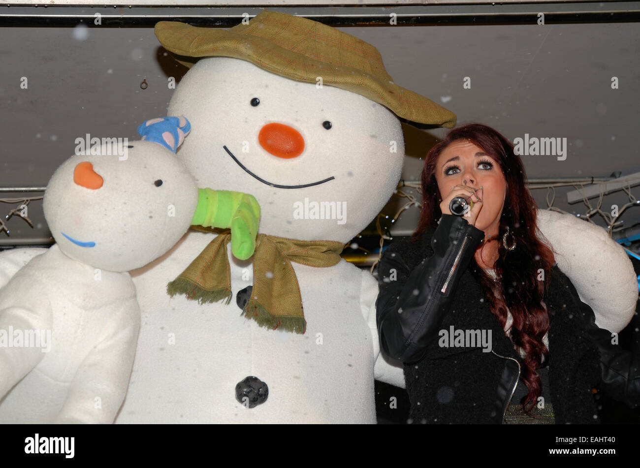 Le luci di Natale interruttore sul caso a Southend con X-Factor contestant Lydia Lucia Foto Stock