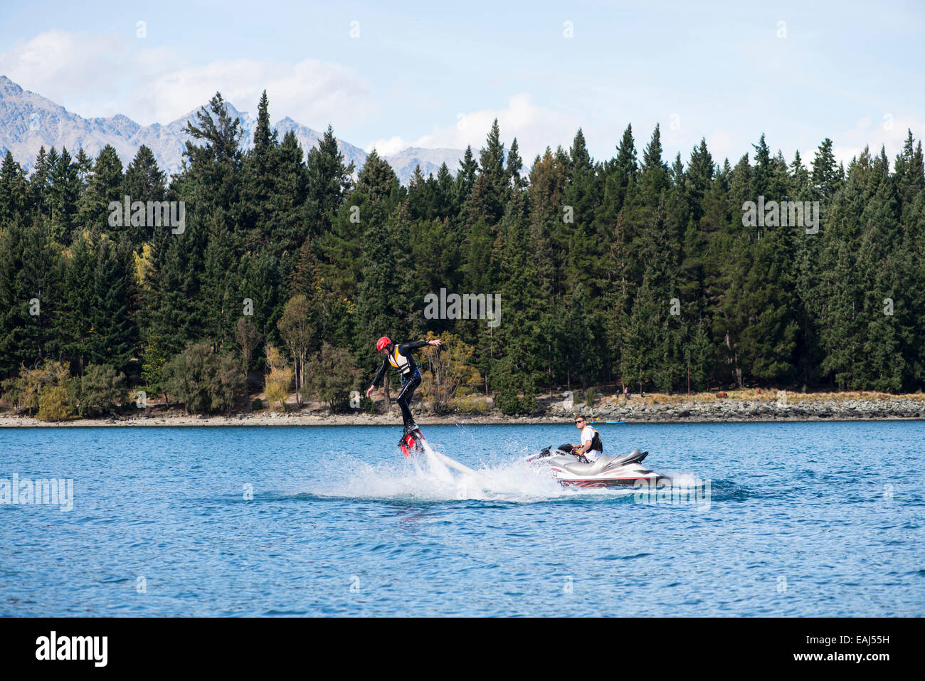 Flyboarding sul lago Wakatipu, Queenstown Foto Stock