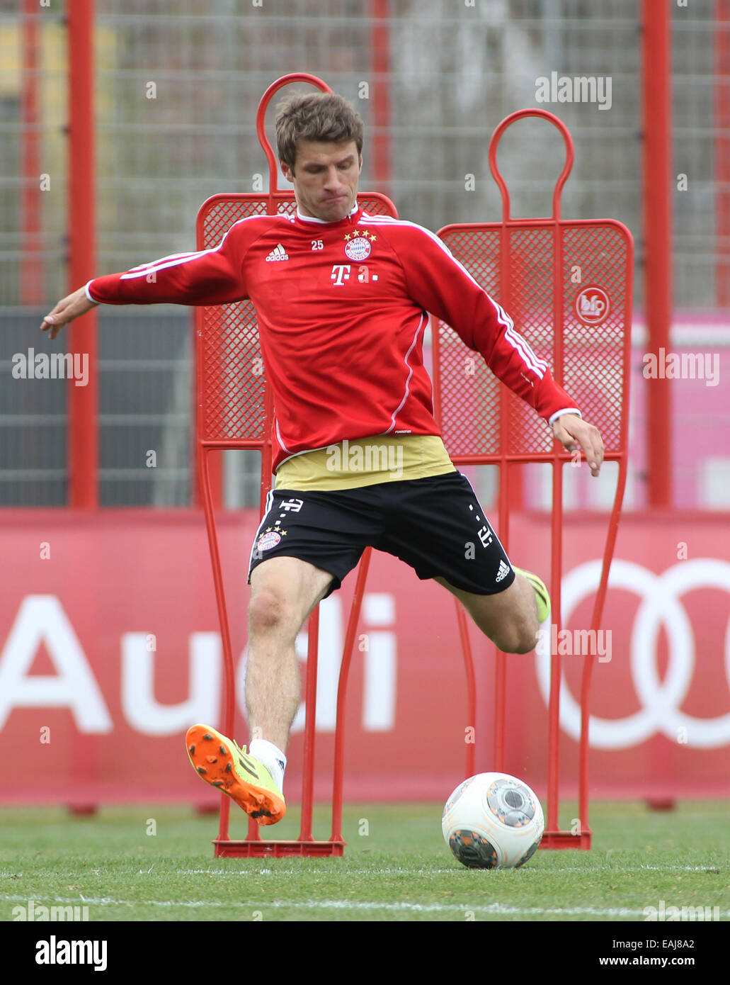 Thomas Mueller durante un Bayern Muenchen sessione di formazione presso Saebener Strasse. Dotato di: Thomas Mueller dove: Monaco di Baviera, Germania Quando: 19 Mar 2014 Foto Stock