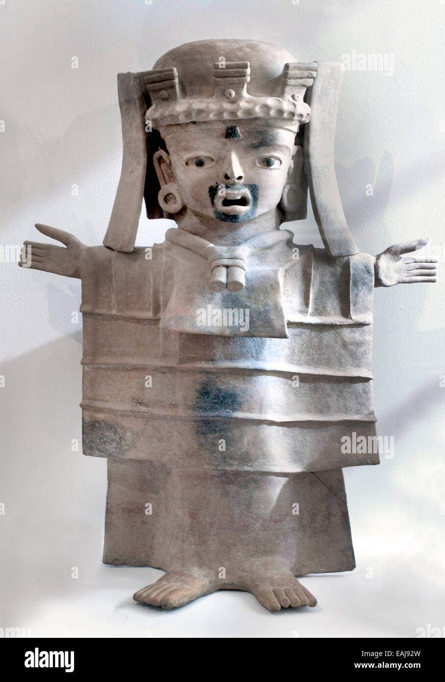 Sacerdote vestito per una cerimonia Classic Veracruz cultura ( Costa del Golfo ) che esisteva da circa 100 a.c. per 1000 messicani in Messico Foto Stock