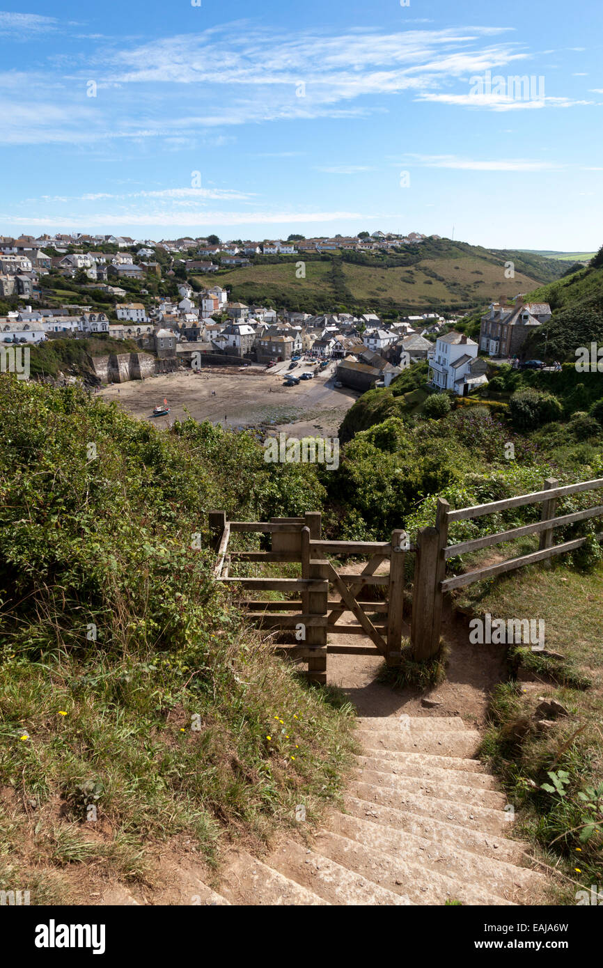 Un sentiero costiero vicino a Port Isaac, Cornwall, England, Regno Unito Foto Stock