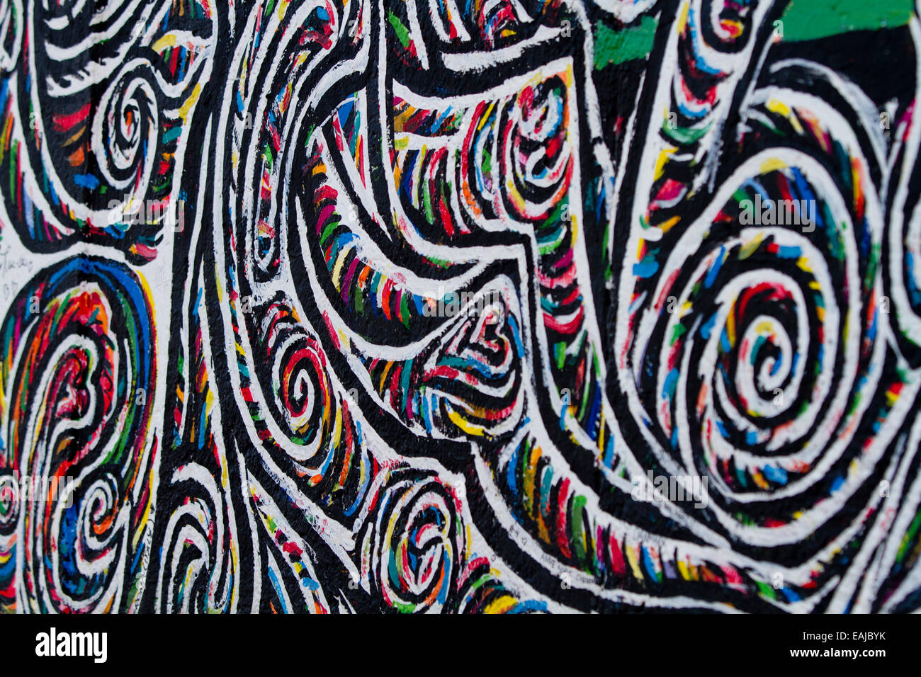 Graffiti di vorticazione coloratissimi modelli di Berlino arte Foto Stock