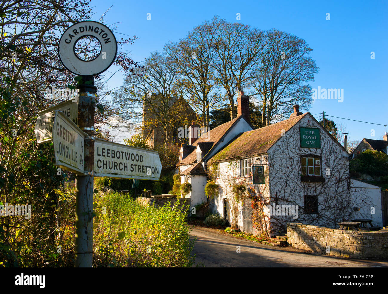 Il Royal Oak pub a Cardington, Shropshire, Inghilterra. Foto Stock
