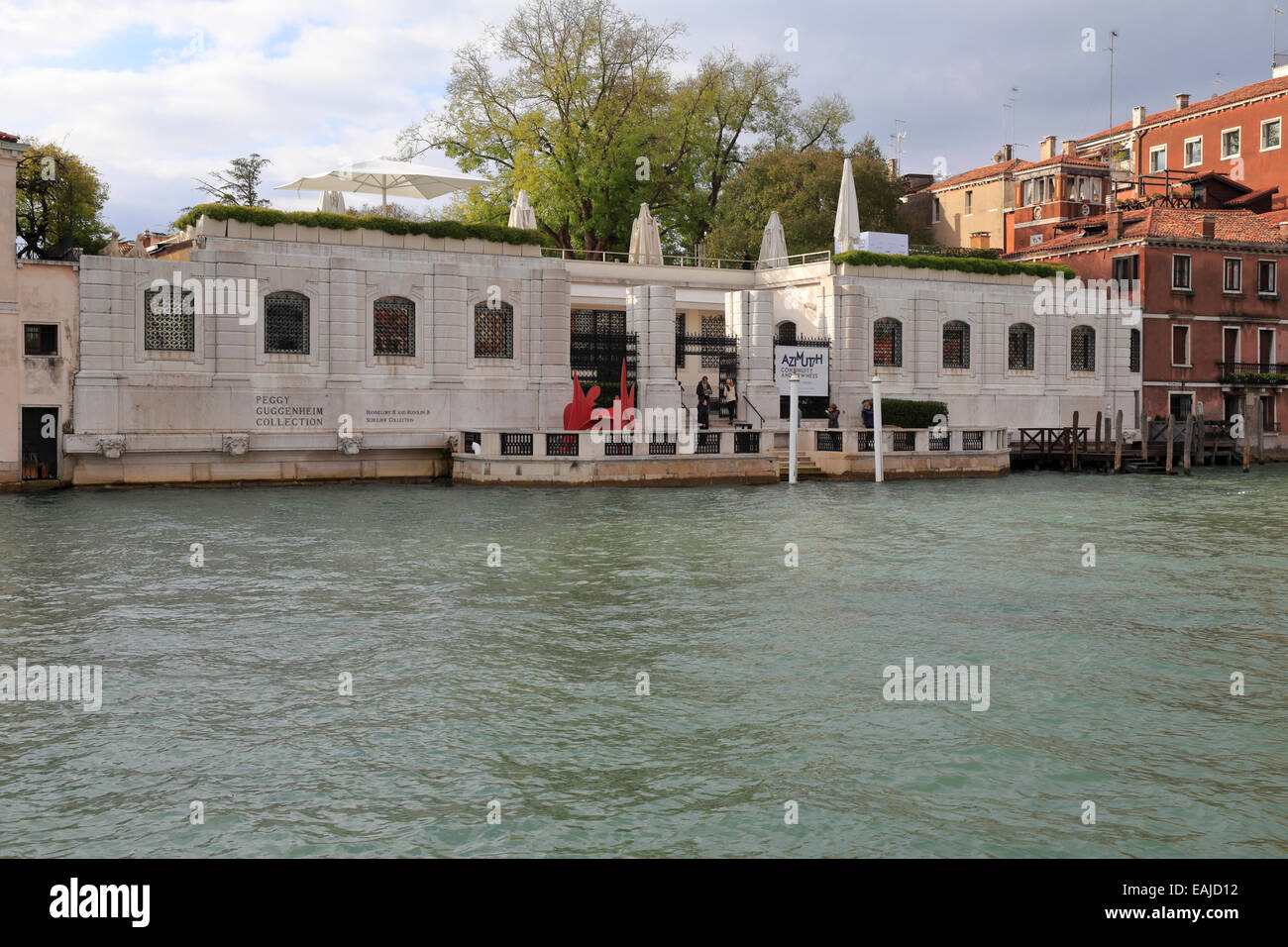 La Collezione Peggy Guggenheim Museum dal Grand Canal, Venezia, Italia. Foto Stock