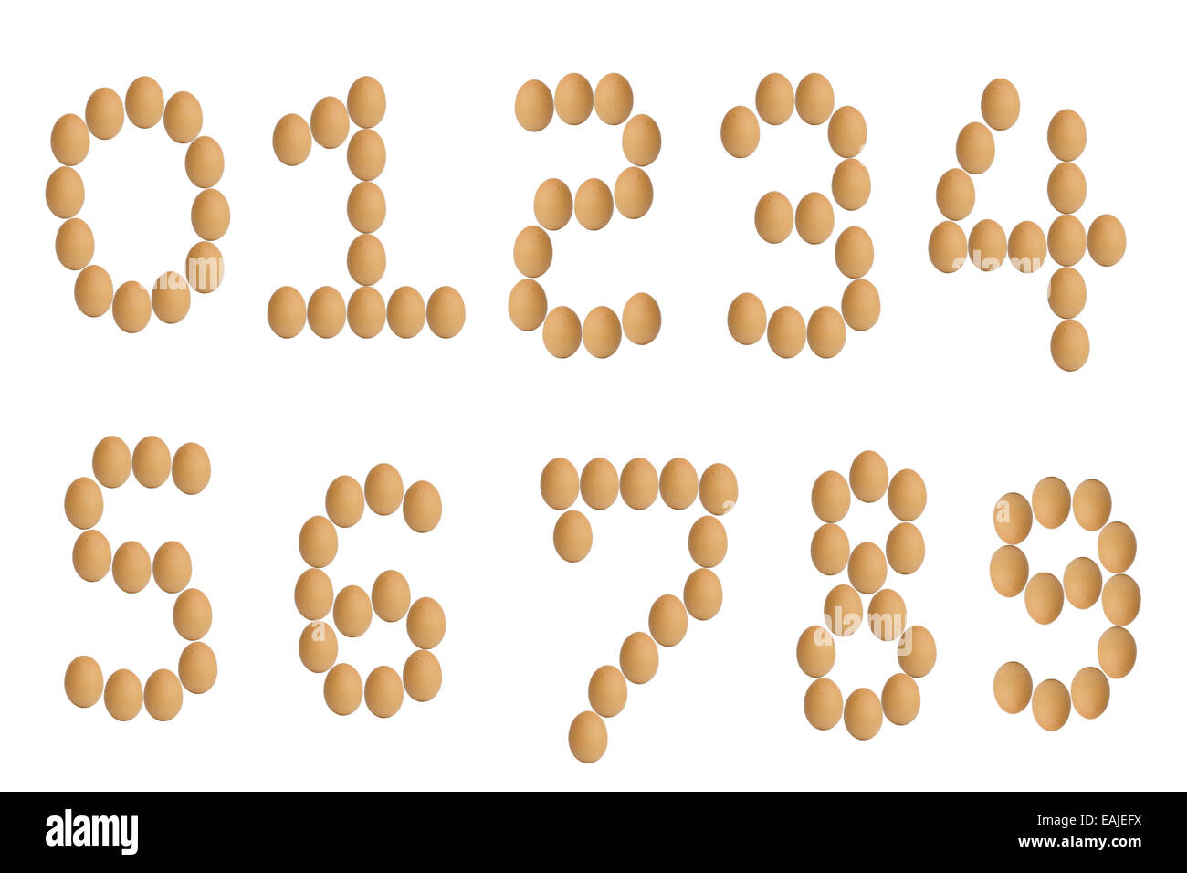 Numero da 0 a 9 dal marrone uova alfabeto isolati su sfondo bianco. Foto Stock