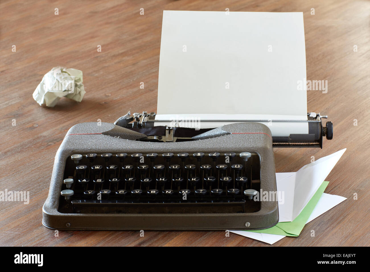 Schreibmaschine mit Briefbogen Foto Stock