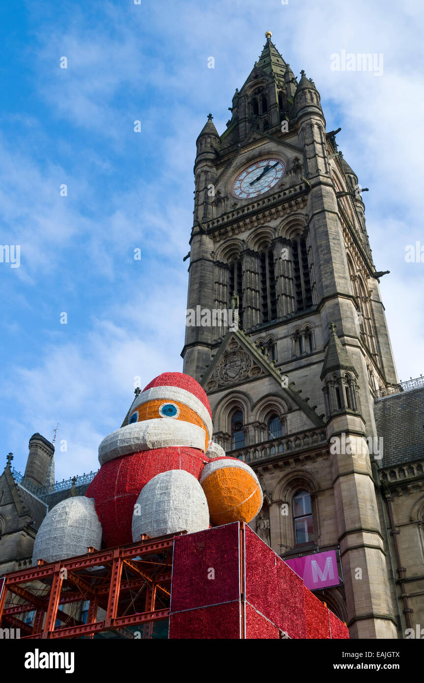 Babbo Natale al di fuori del Municipio di clock tower, Albert Square, Manchester, Inghilterra, Regno Unito Foto Stock