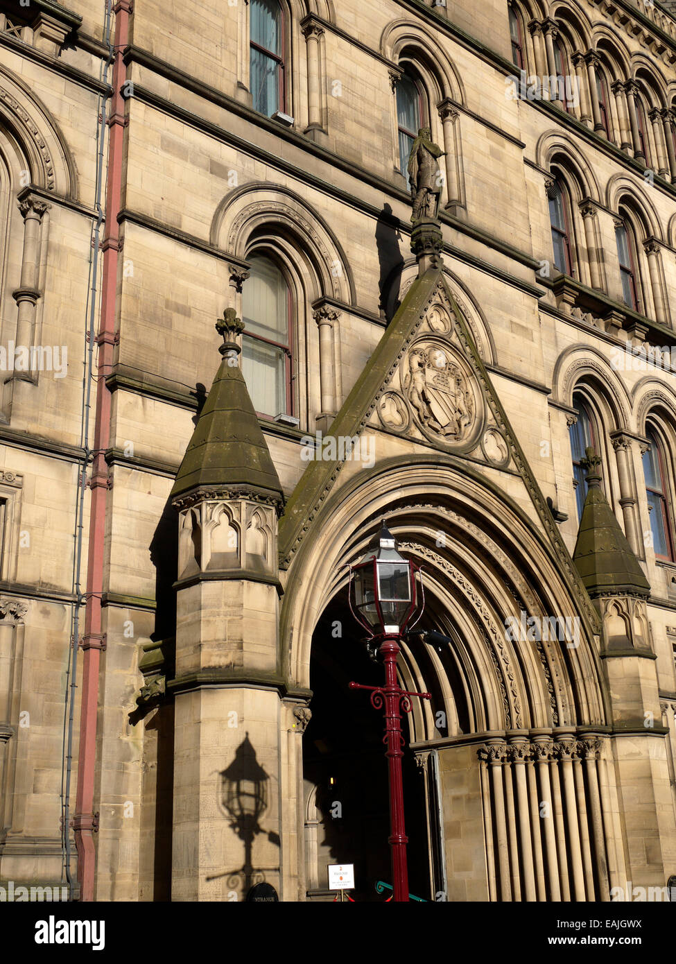 Cooper Street ingresso al palazzo del Municipio, Manchester, Inghilterra, Regno Unito Foto Stock