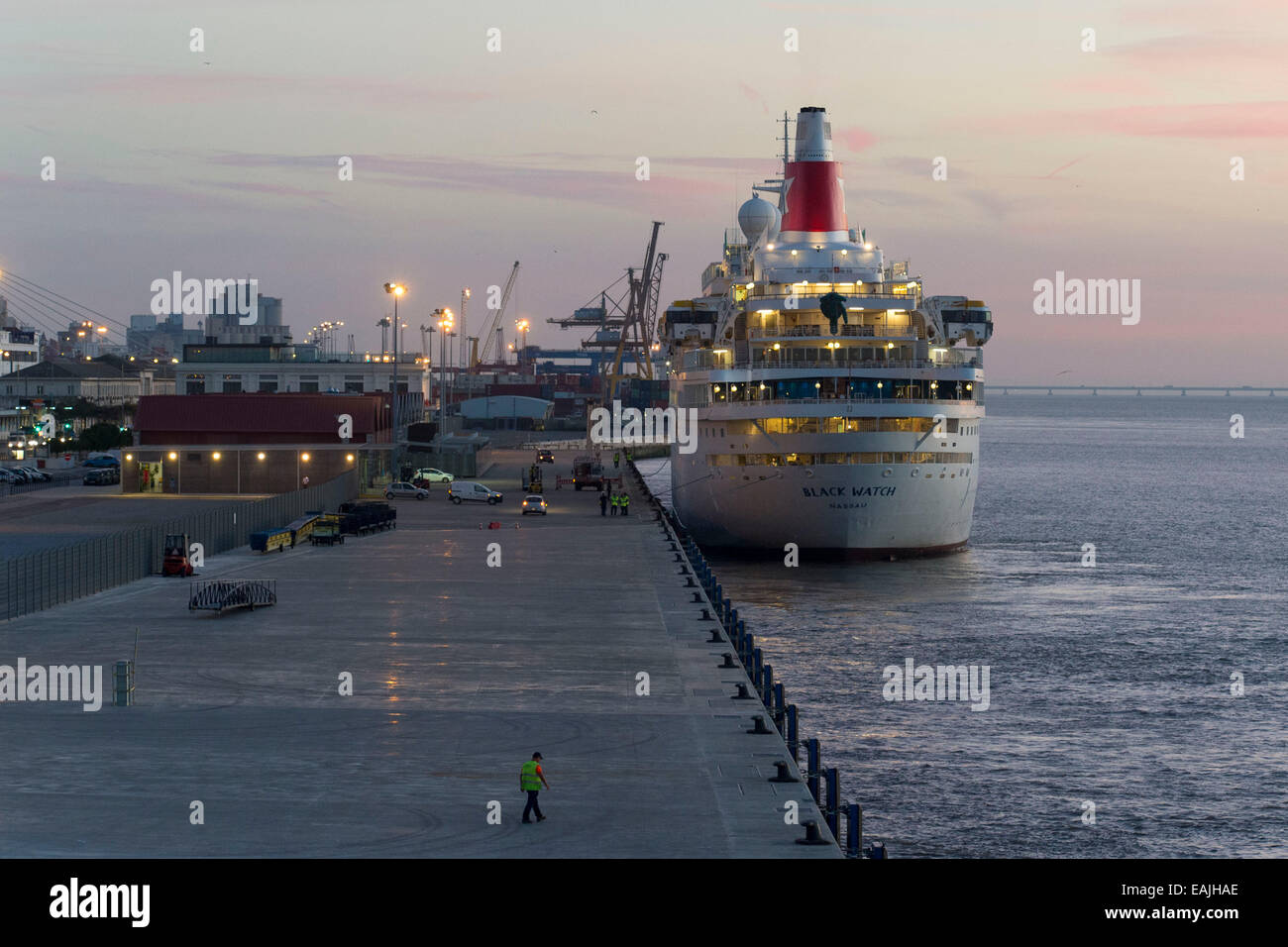 Lisbona cruise terminal port dock presso sunrise. Foto Stock