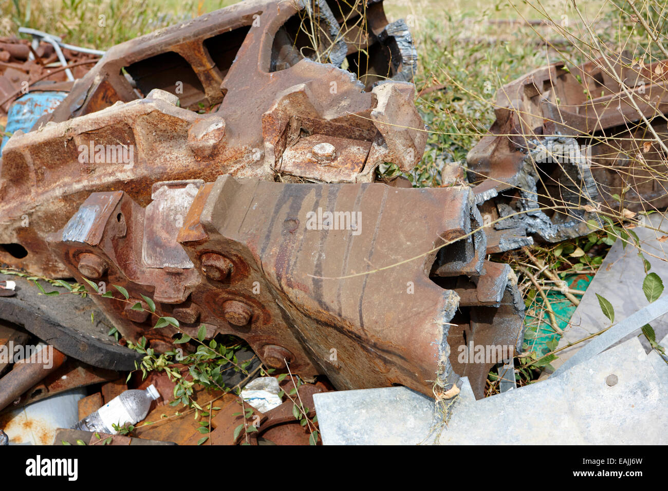 Treno rotto accoppiamenti parti di ingegneria pesante danneggiata Foto Stock