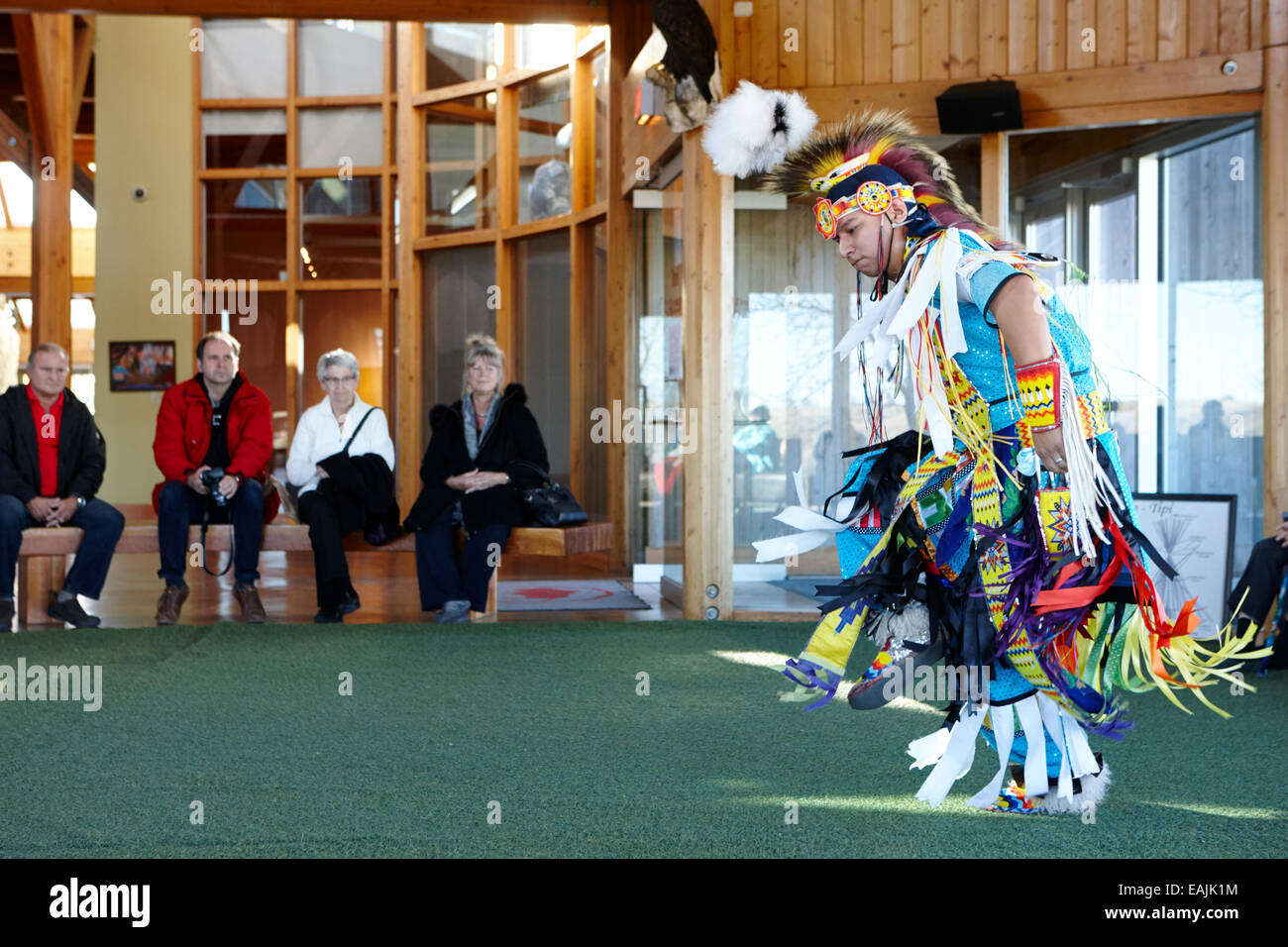 Le prime nazioni grassdancer a Wanuskewin heritage park saskatoon Saskatchewan Canada Foto Stock