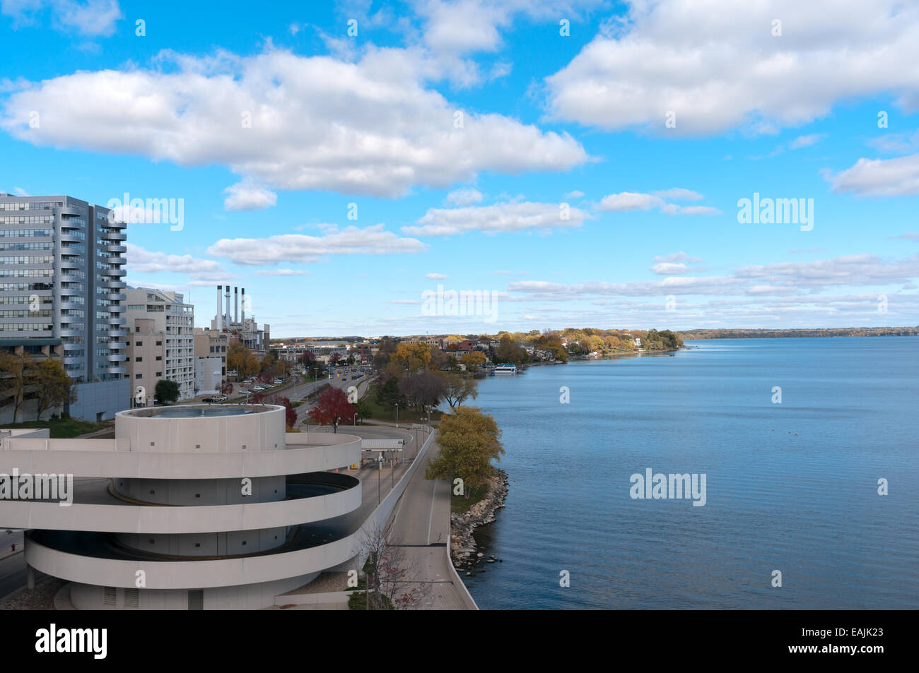 Affacciato sul Lago Monona e città in downtown Madison Wisconsin da Monona Terrace Foto Stock