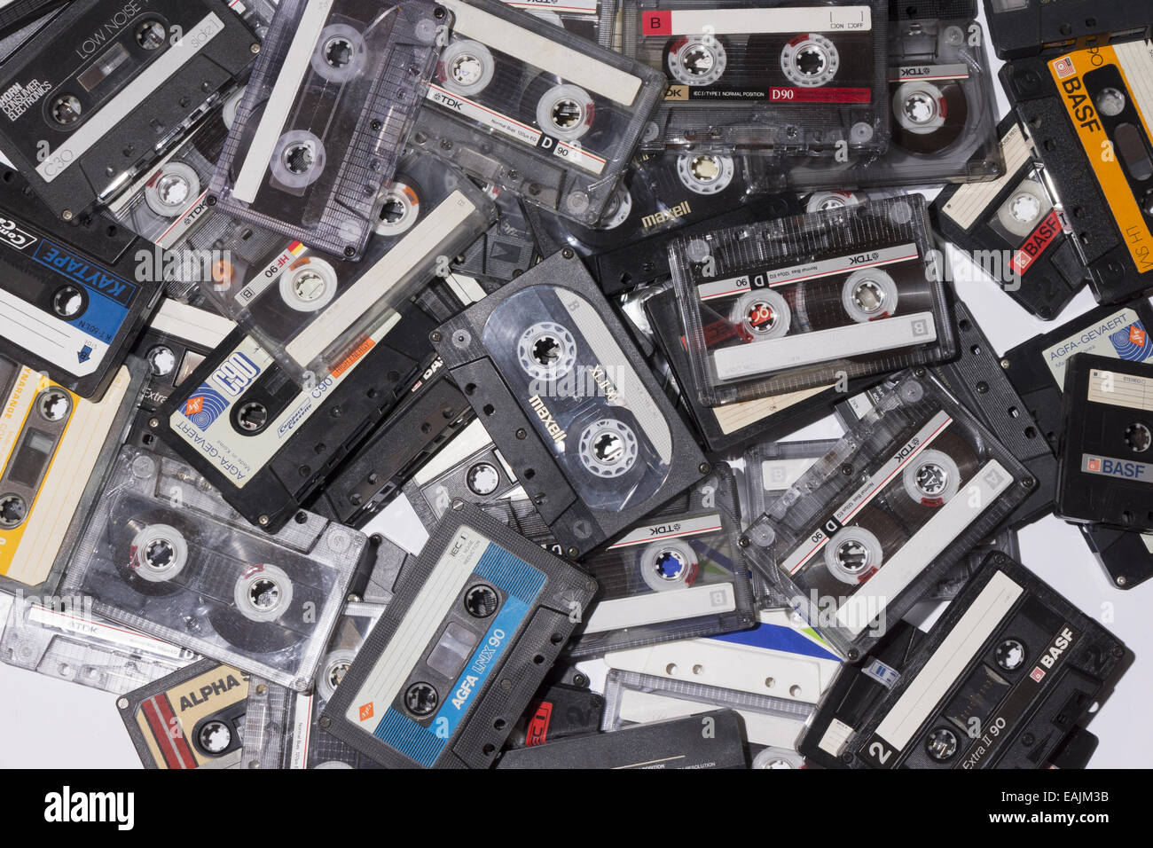 Una pila di cassette compatto Foto Stock