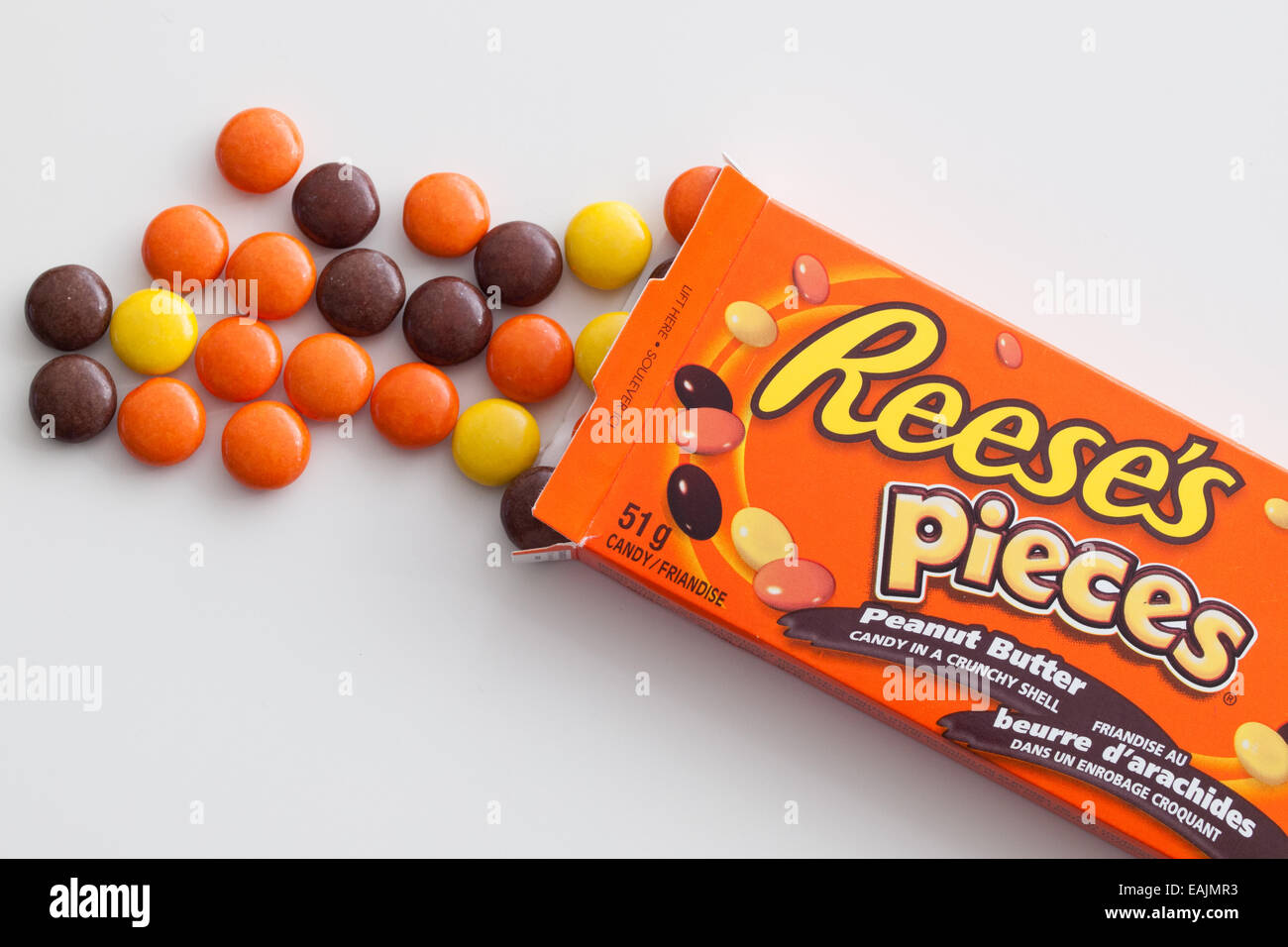 Una scatola di Reese's pezzi, un burro di arachidi candy fabbricati dall'Hershey Company. Canadian confezionamento mostrato. Foto Stock