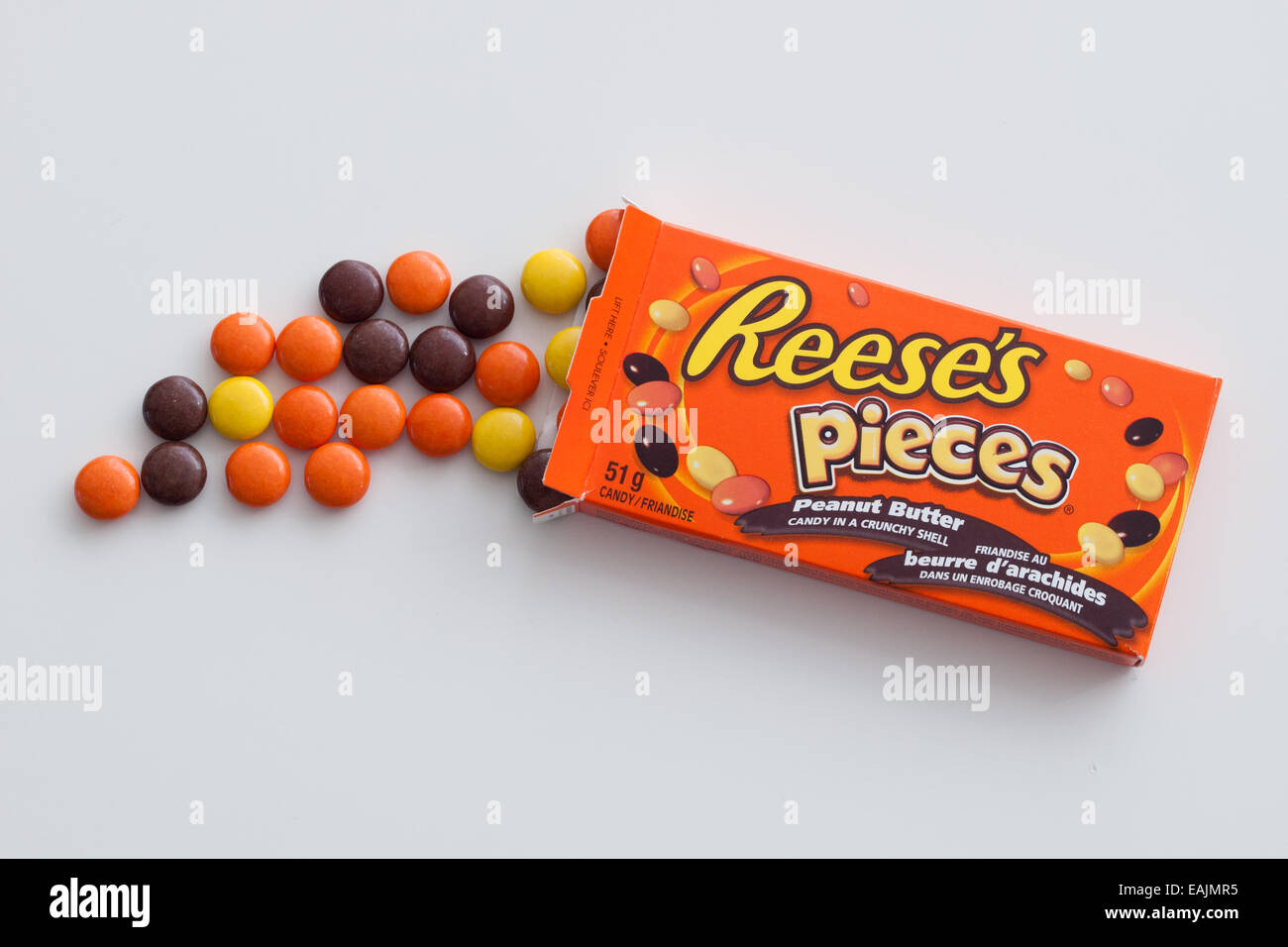 Una scatola di Reese's pezzi, un burro di arachidi candy fabbricati dall'Hershey Company. Canadian confezionamento mostrato. Foto Stock
