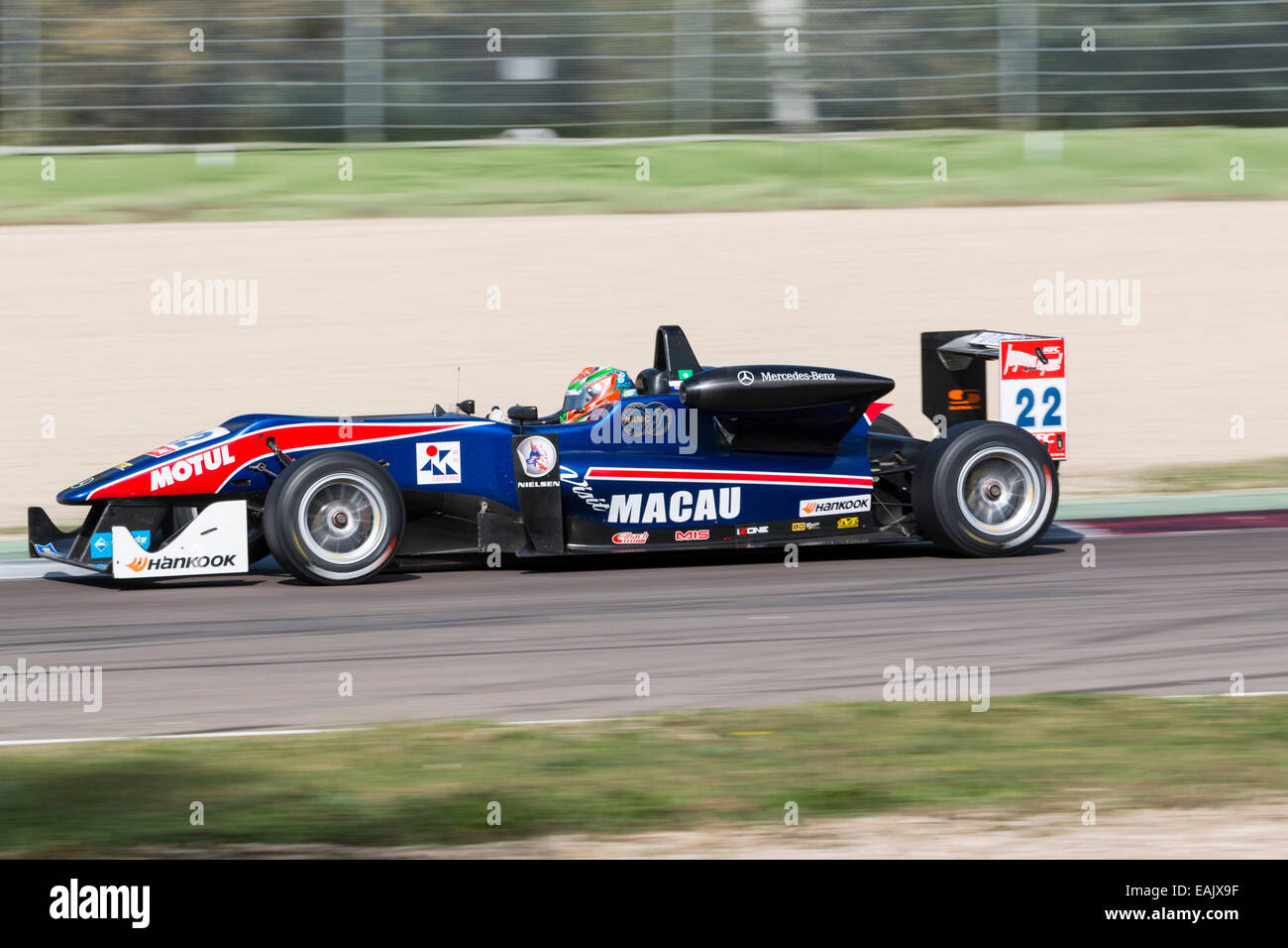 Imola, Italia - 11 Ottobre 2014: Dallara F312 - Mercedes del team West-Tec, guidato da Chang Wing Chung (CHN) in azione durante il campionato FIA di Formula 3 del campionato europeo - gara di Imola a Enzo e Dino Ferrari sul circuito di Ottobre 11, 2014 a Imola, Italia. (Foto di Mauro dalla pozza) Foto Stock