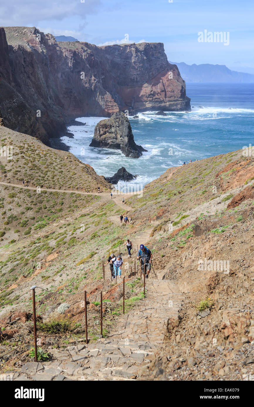 La costa orientale dell'isola di Madeira vicino conico, Portogallo Foto Stock