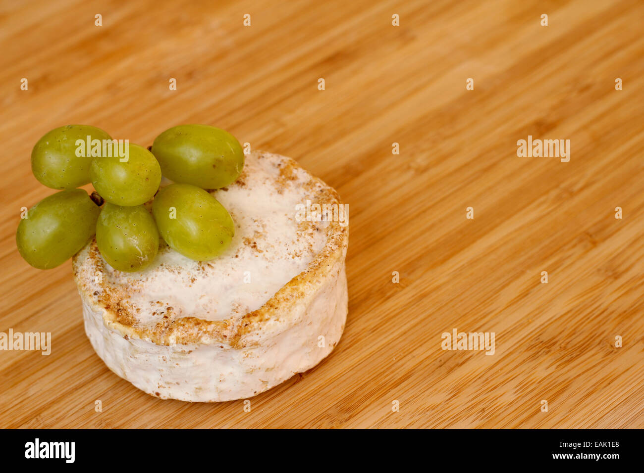Formaggio Camembert sulla tavola di legno close-up Foto Stock