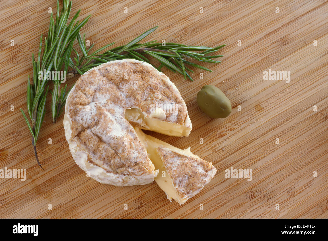 Formaggio francese composizione sulla tavola di legno close-up Foto Stock
