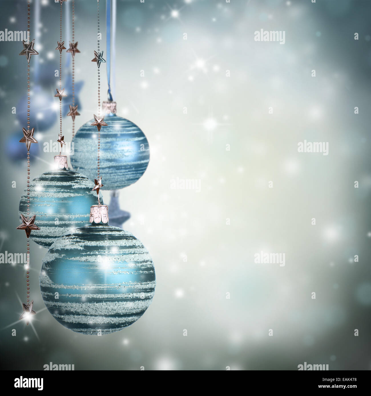 Tema Natale blu con sfere di vetro e lo spazio libero per il testo Foto Stock