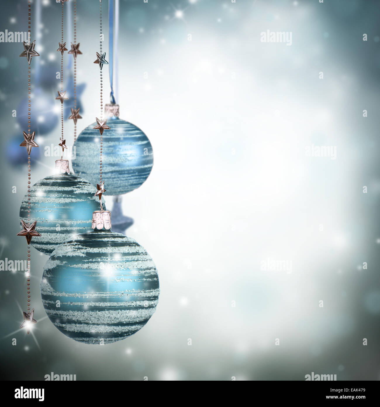 Tema Natale blu con sfere di vetro e lo spazio libero per il testo Foto Stock