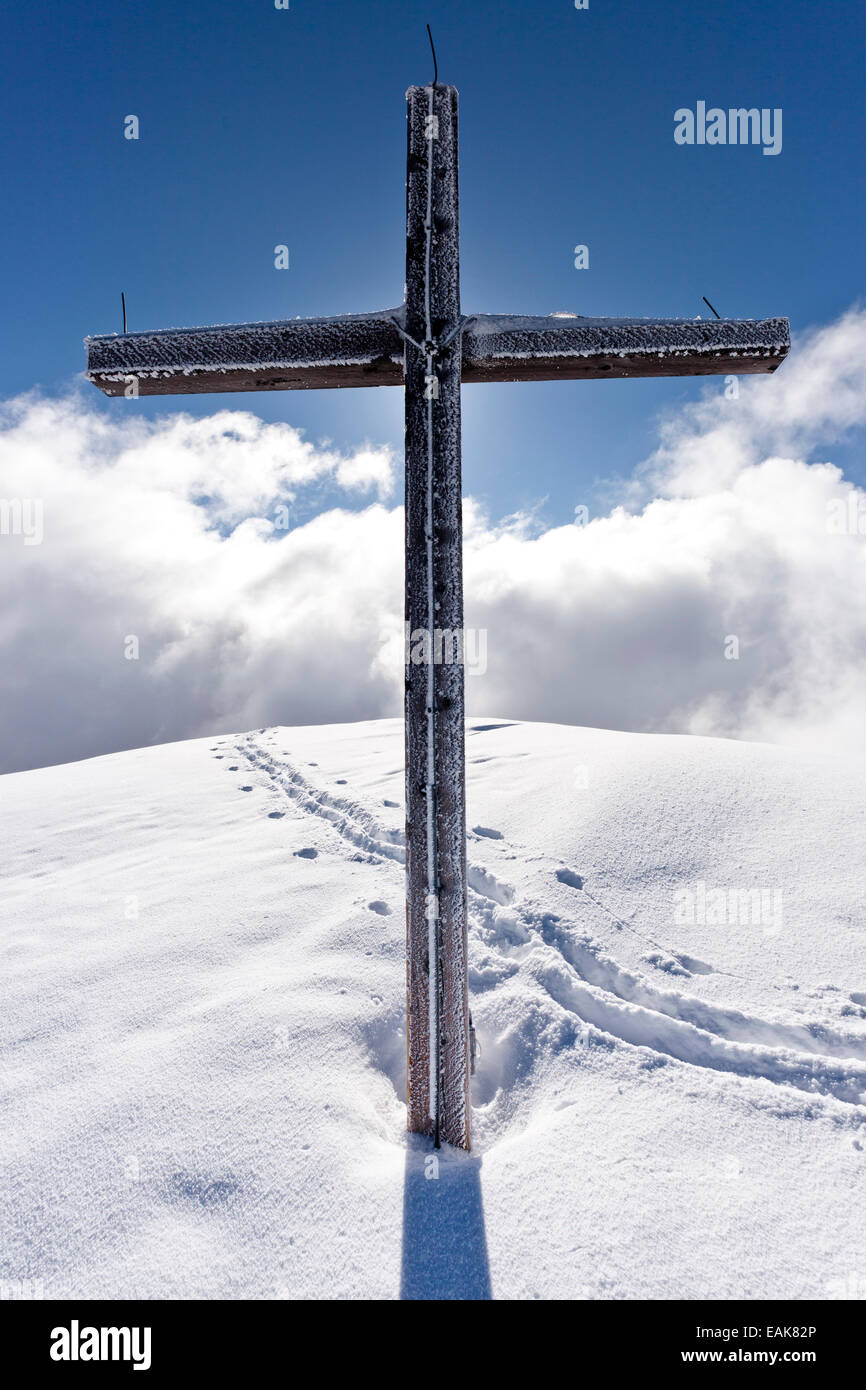 Vertice di croce del Corno Nero montagna sul Passo Oclini, Alto Adige Provincia, Trentino-Alto Adige, Italia Foto Stock