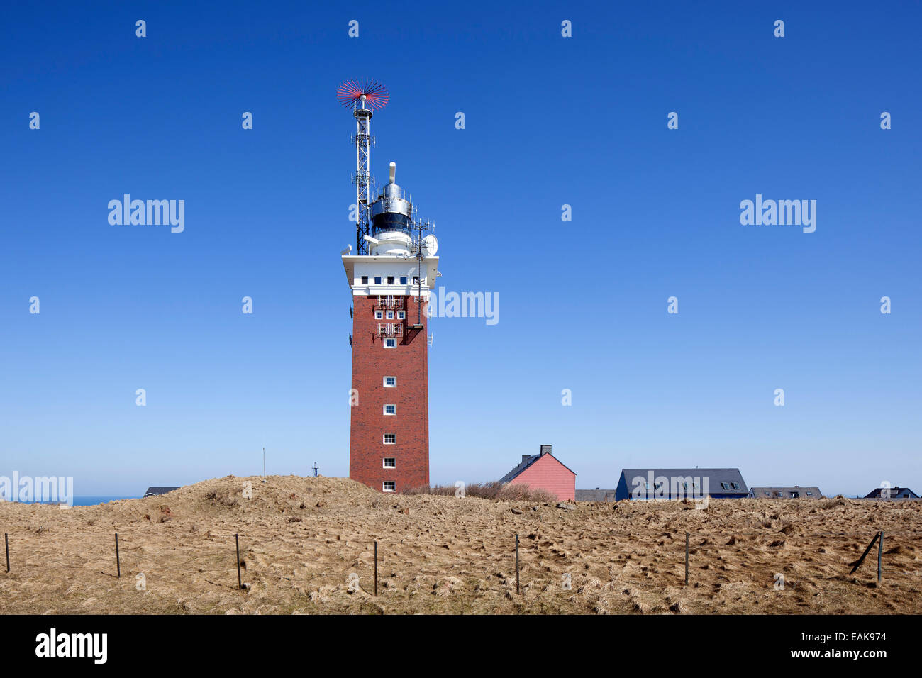 Faro e torre del radar, Oberland, Isola di Helgoland, Schleswig-Holstein, Germania Foto Stock