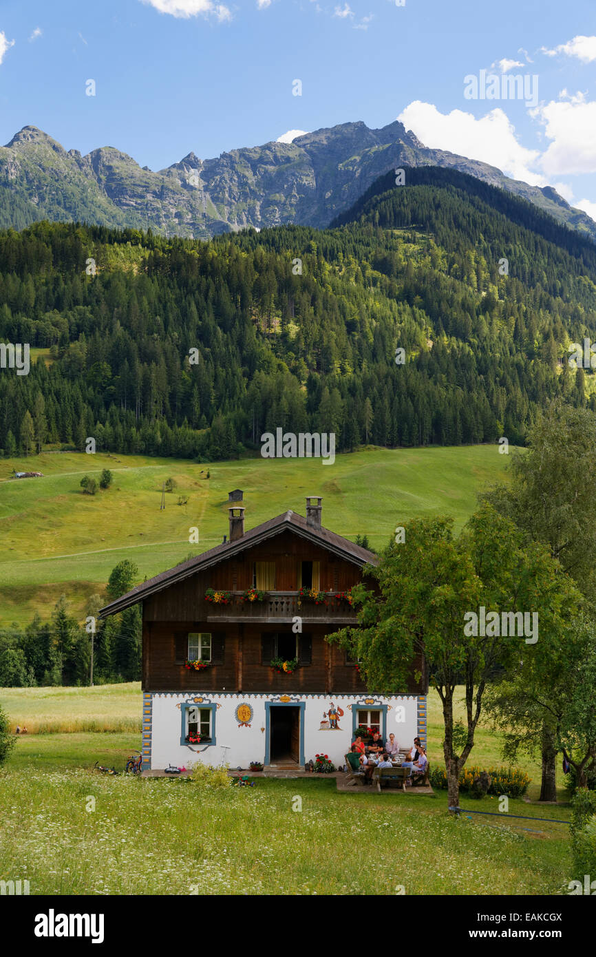 Casa Tradizionale, le Alpi Carniche, Maria Luggau, Lesachtal, Hermagor District, Carinzia, Austria Foto Stock
