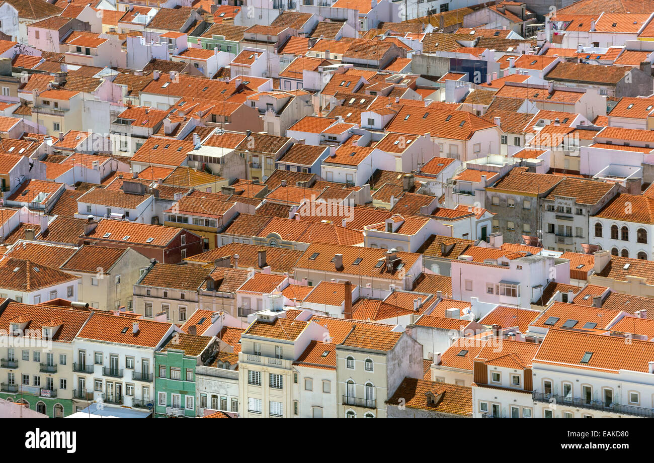 Vista sopra i tetti di tegole rosse di Nazaré, Nazaré, Distretto di Leiria, Portogallo Foto Stock