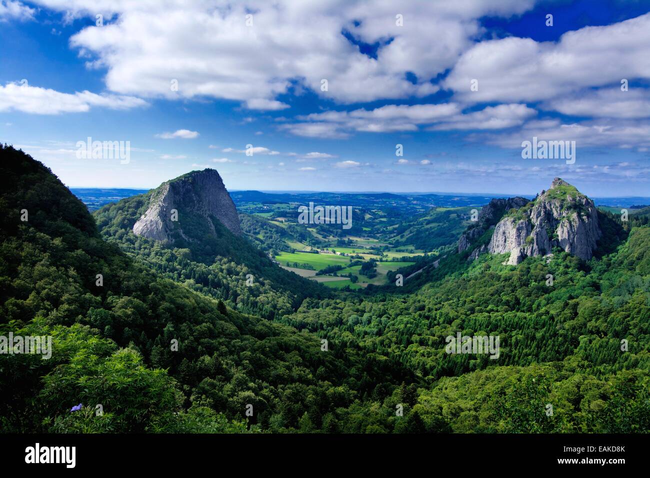 E Tuiliere Sanadoire bocche vulcaniche nel massiccio del Sancy, Puy de Dome, Auvergne Francia, Europa Foto Stock