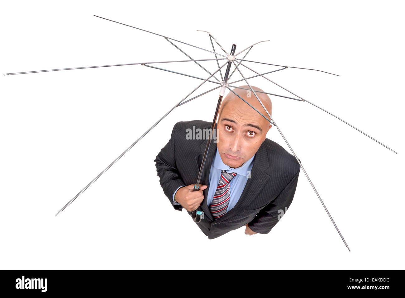 Triste imprenditore con telaio di ombrello isolato in bianco Foto Stock