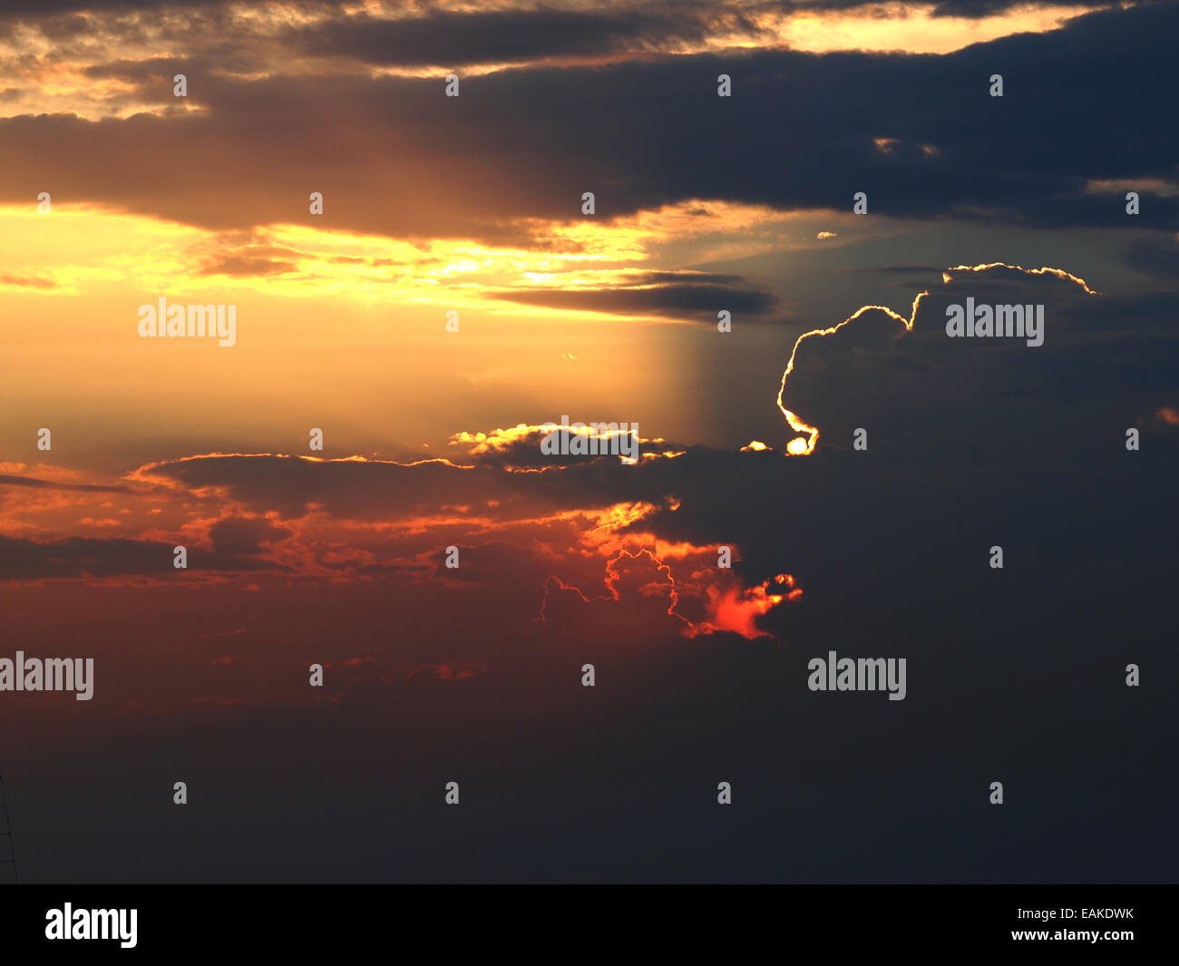 Sunset / sunrise con nuvole, raggi di luce e altri effetti atmosferici Foto Stock
