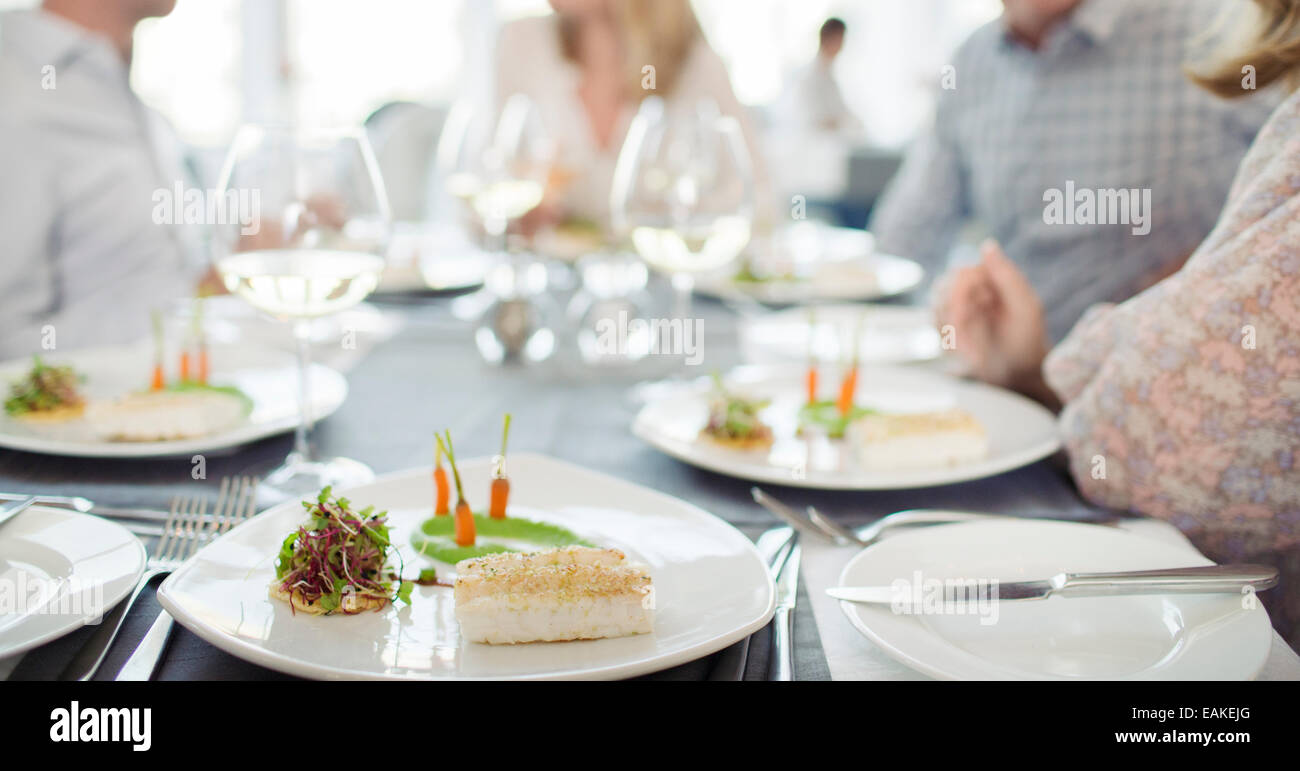 Voglia di pasto di pesce sulla piastra in ristorante Foto Stock