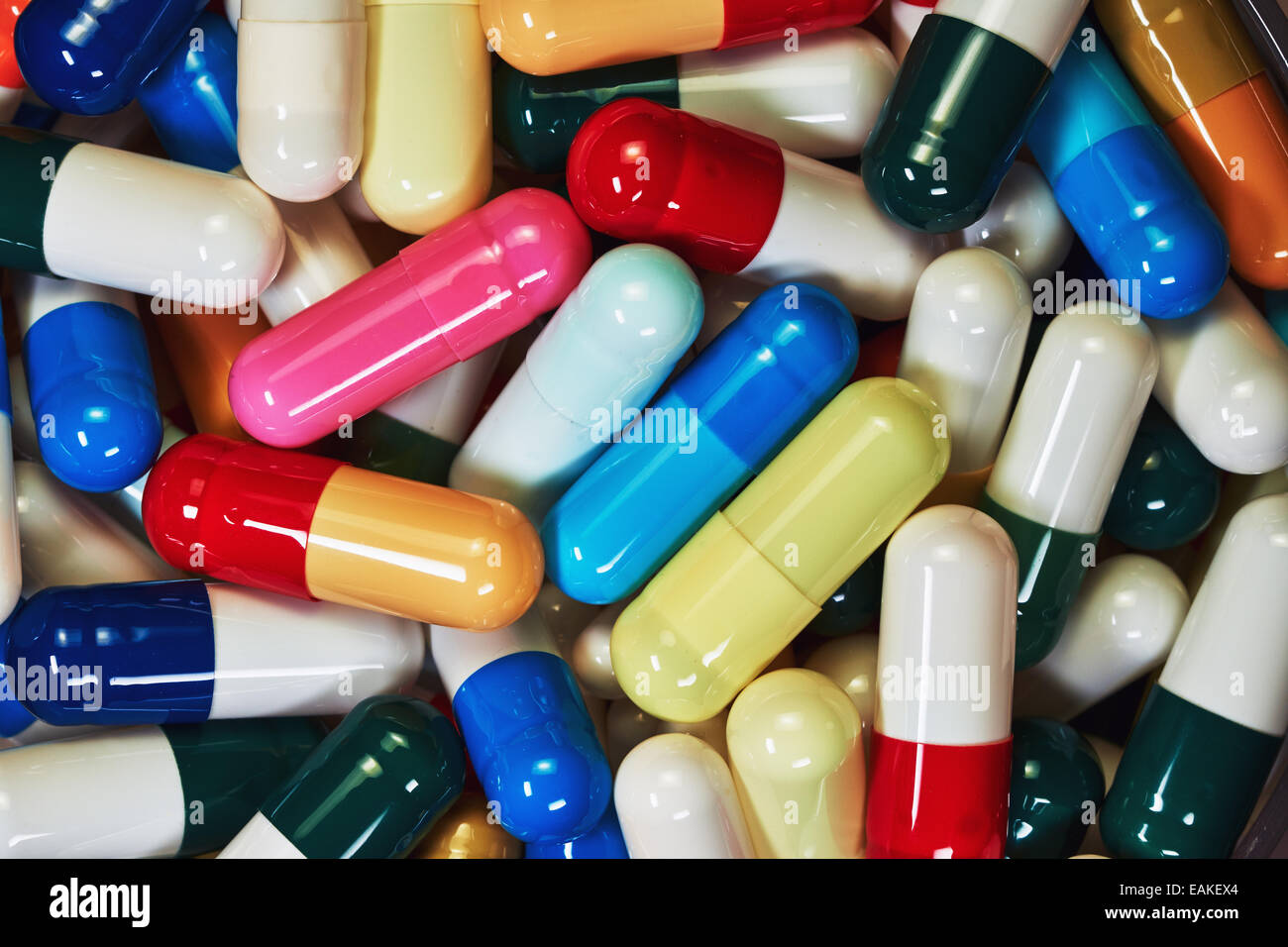 Capsule medicinali multicolore disordinato misti Foto Stock