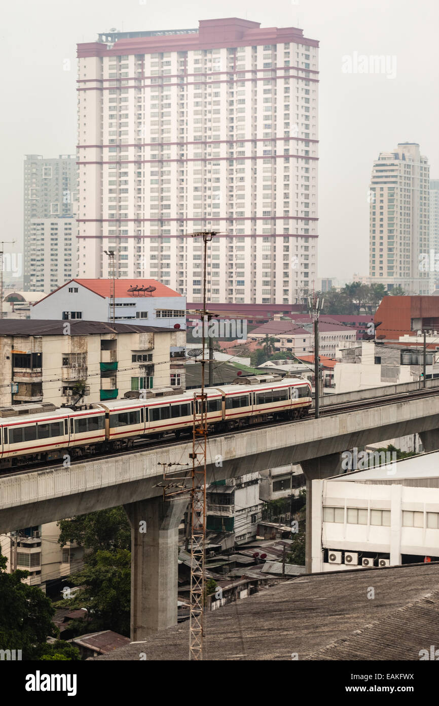 La linea due Bangkok BTS è un 31 chilometro elevata del sistema di transito di cui al come lo Skytrain, o rot fai fah Foto Stock