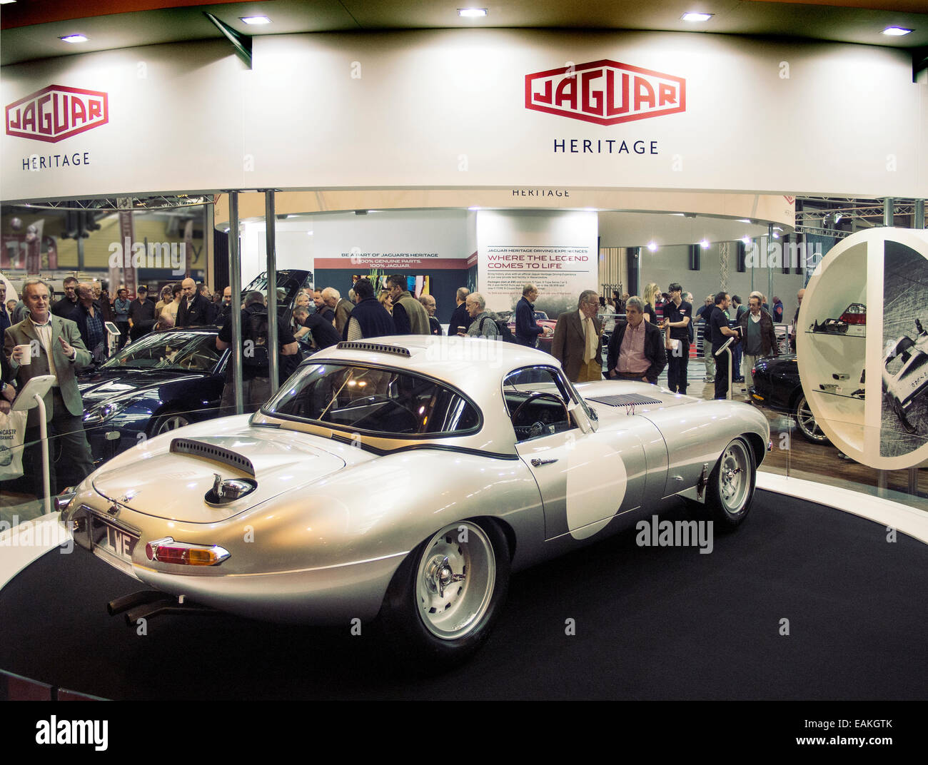 Jaguar Lightweight e ricreazione di tipo a Classic Car Show al NEC Birmingham REGNO UNITO Foto Stock