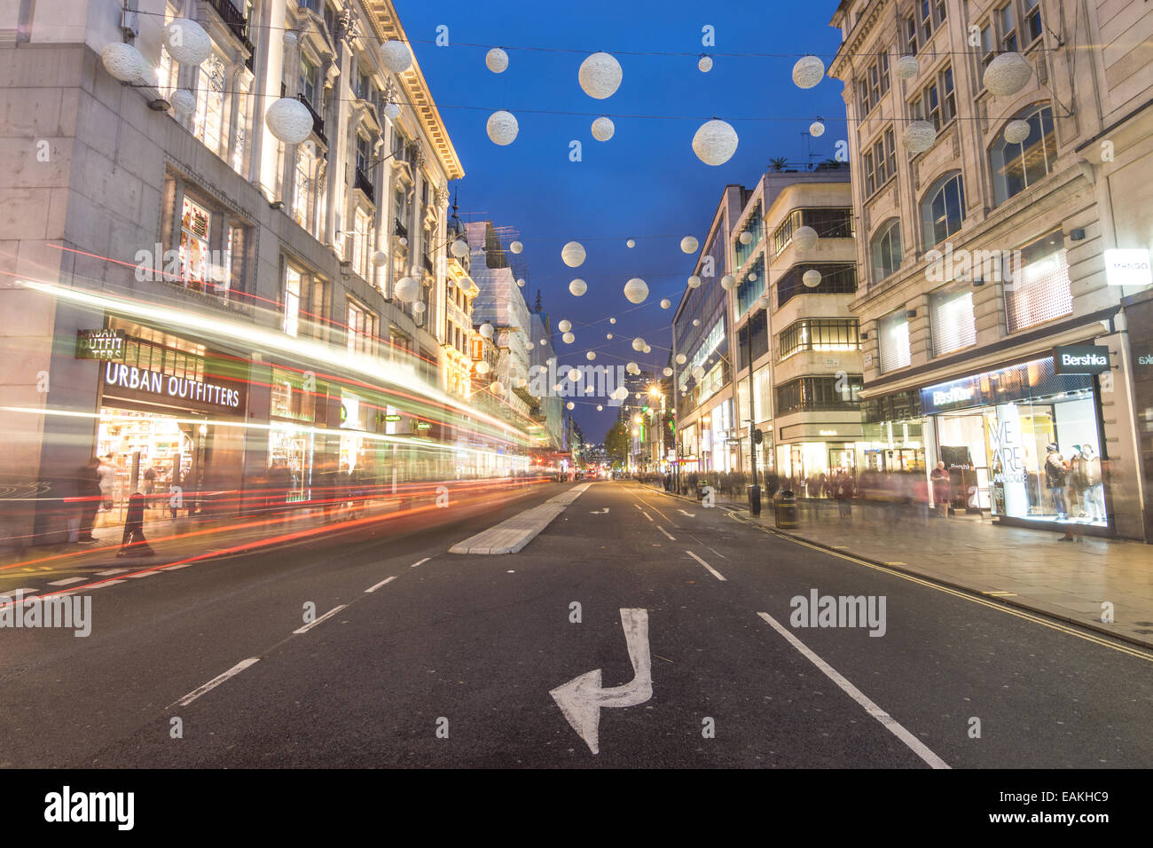 Oxford street di notte, Londra Foto Stock