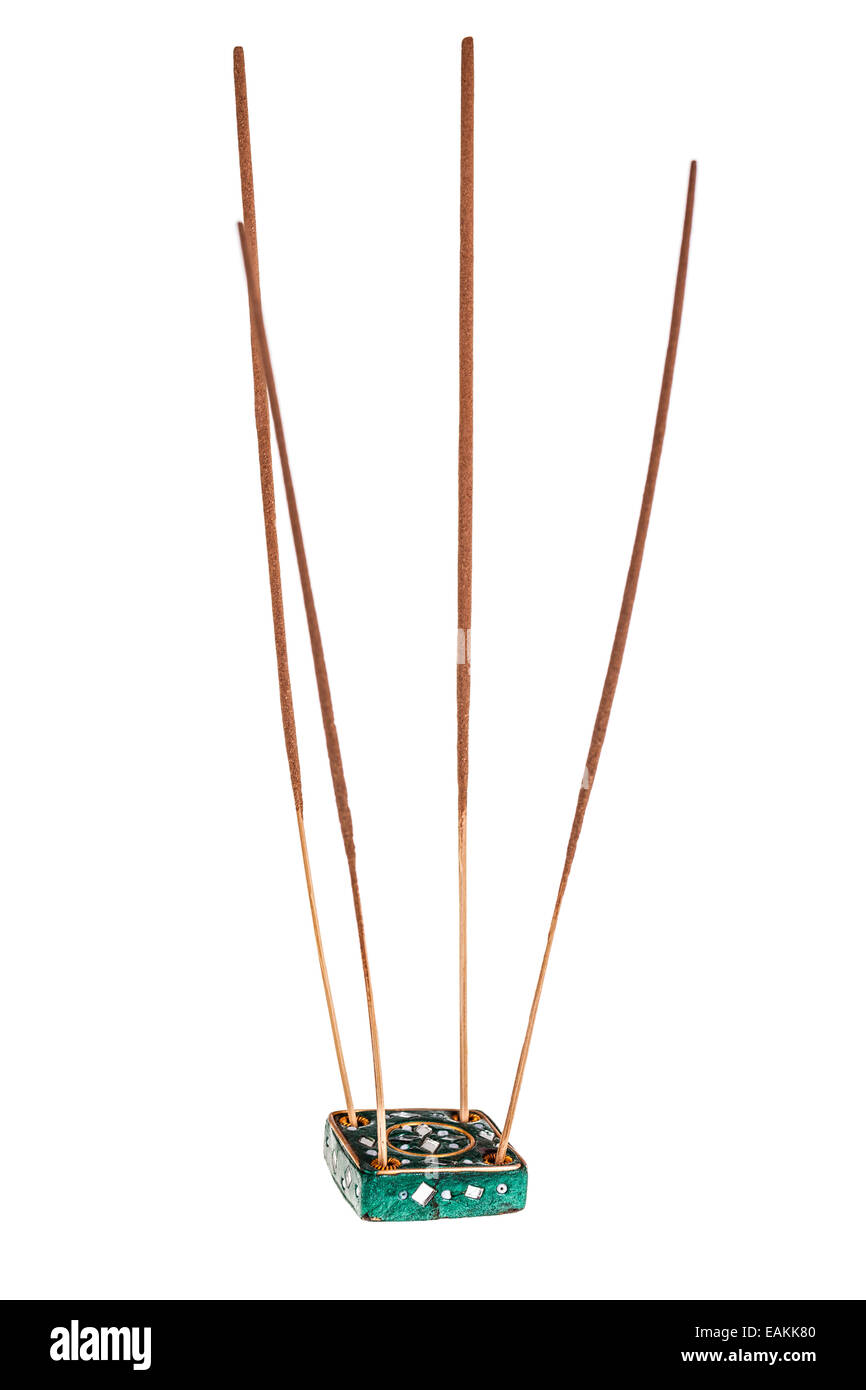 Bastoncini di incenso isolate su un puro sfondo bianco Foto Stock