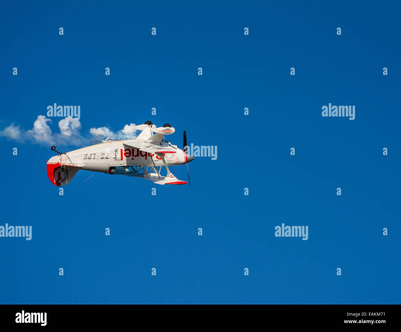 Un'acrobazia aeromobili battenti capovolto all'Lowveld Air Show Foto Stock