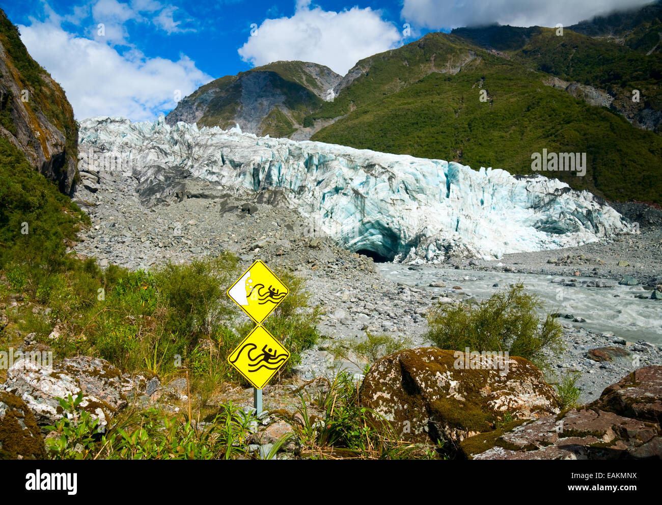 Cartelli di avvertimento al ghiacciaio Fox faccia terminale Foto Stock