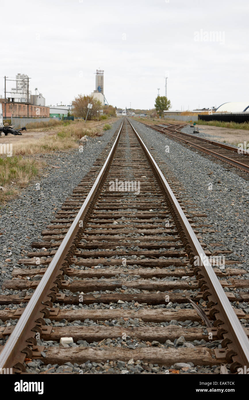 Linee ferroviarie attraverso la zona industriale di Saskatoon Saskatchewan Canada Foto Stock