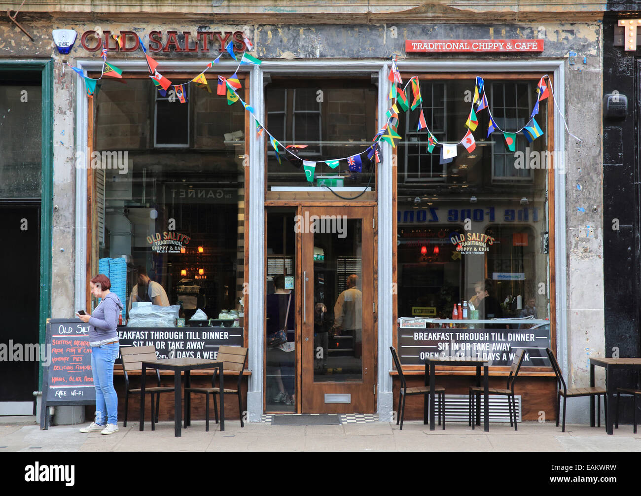 Old Salty il tradizionale 'chippy'. su Argyle Street, il quartiere alla moda di rigenerato 'Finnieston Strip', a Glasgow in Scozia, Regno Unito Foto Stock