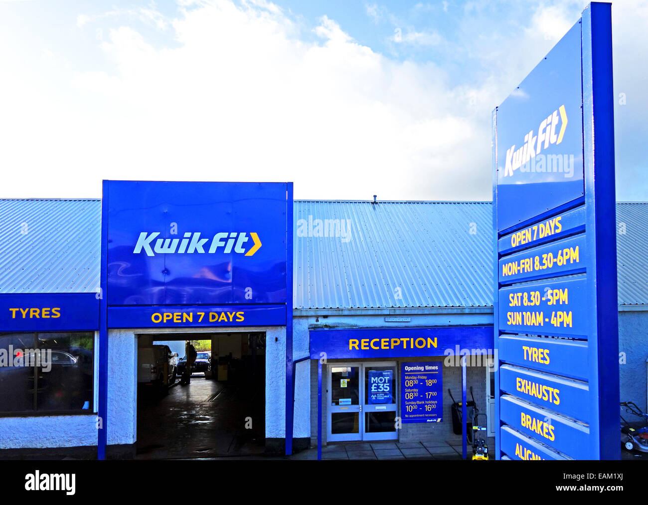 Kwik montare autoveicolo centro di riparazione Foto Stock