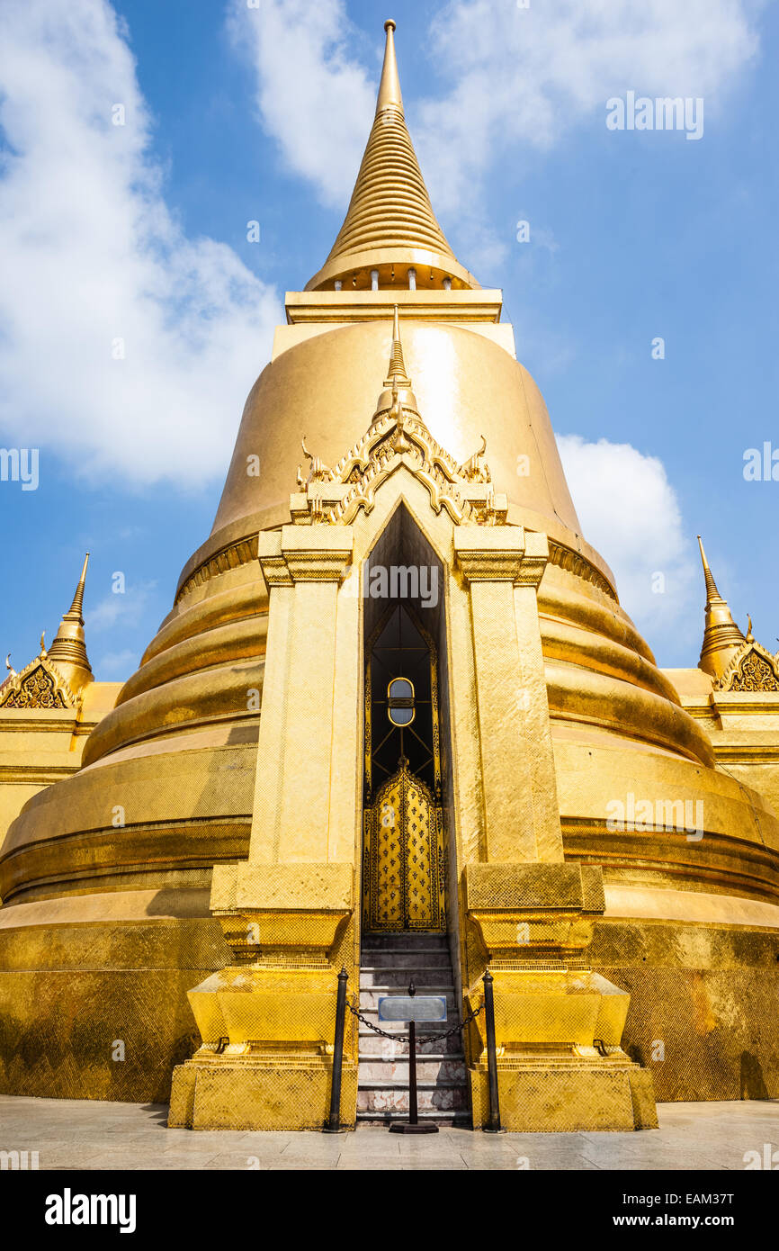 Il Tempio del Buddha di Smeraldo Phra Si Rattana Chedi (l'Stupa principale) Foto Stock