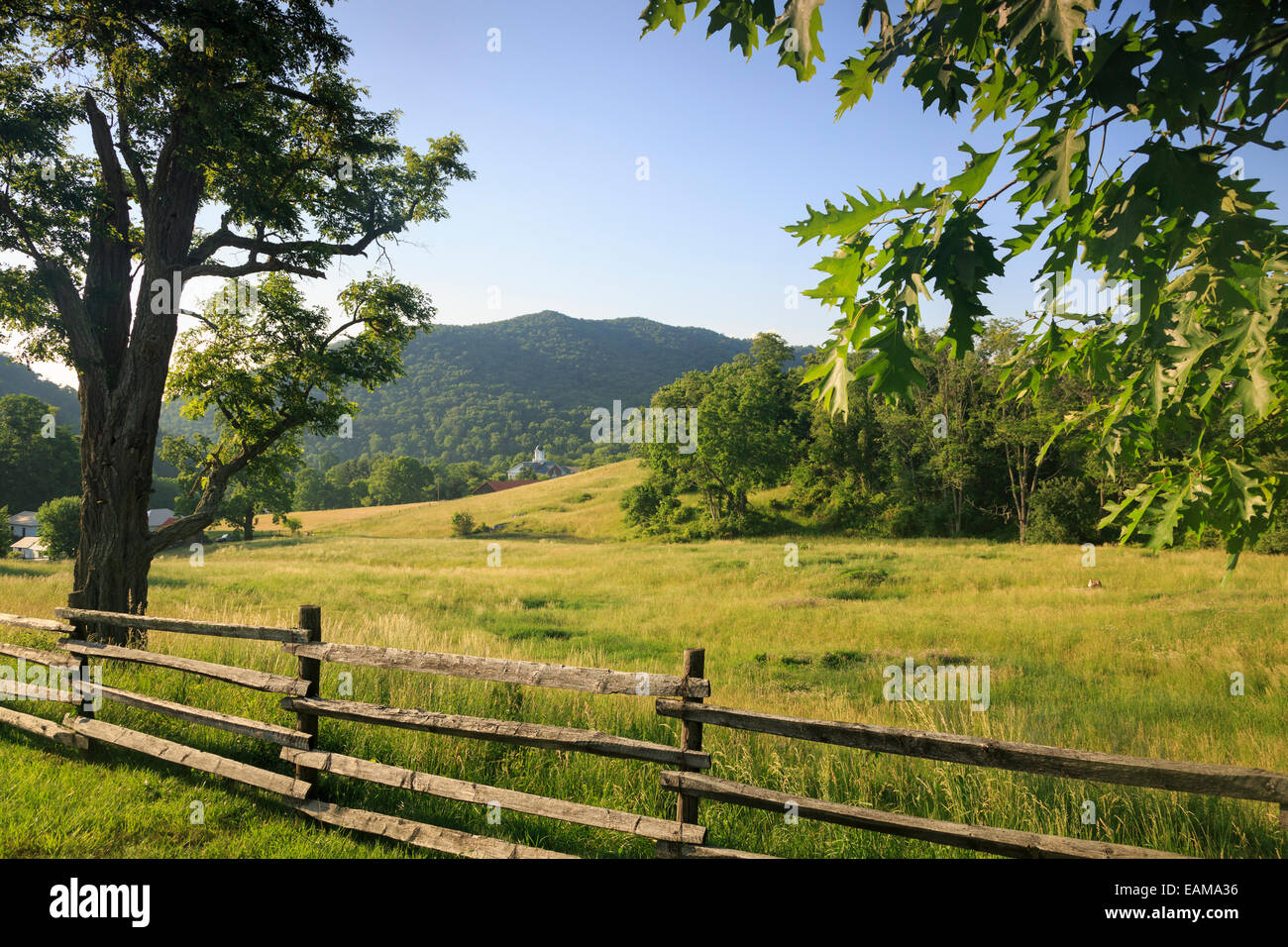 Terreni agricoli in prossimità delle sorgenti calde, bagno paese, Virginia, Stati Uniti d'America Foto Stock