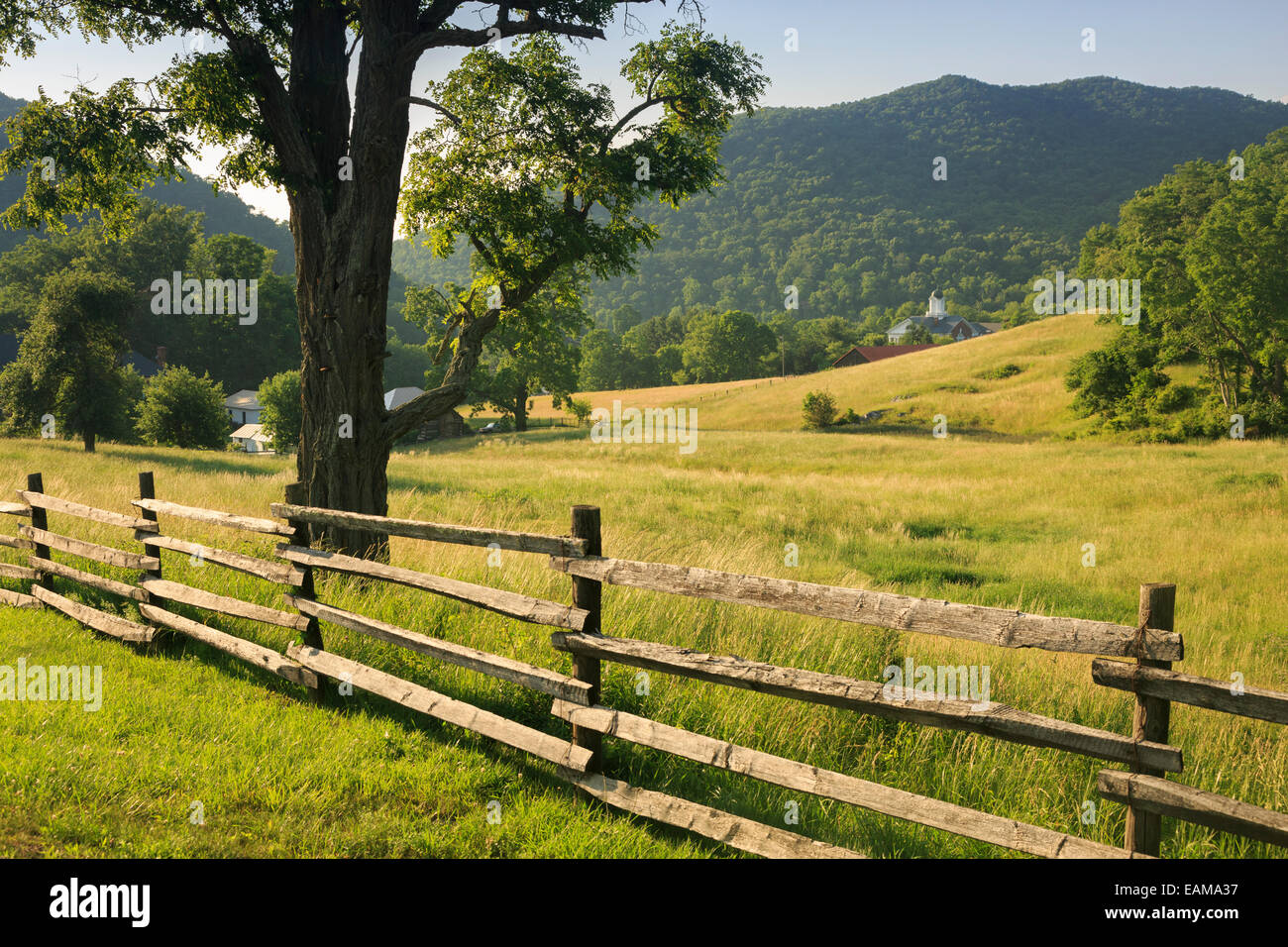 Terreni agricoli in prossimità delle sorgenti calde, bagno paese, Virginia, Stati Uniti d'America Foto Stock