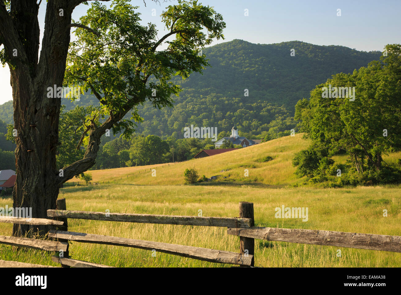 Terreni agricoli in prossimità delle sorgenti calde, bagno paese, Virginia, Stati Uniti d'America Foto Stock